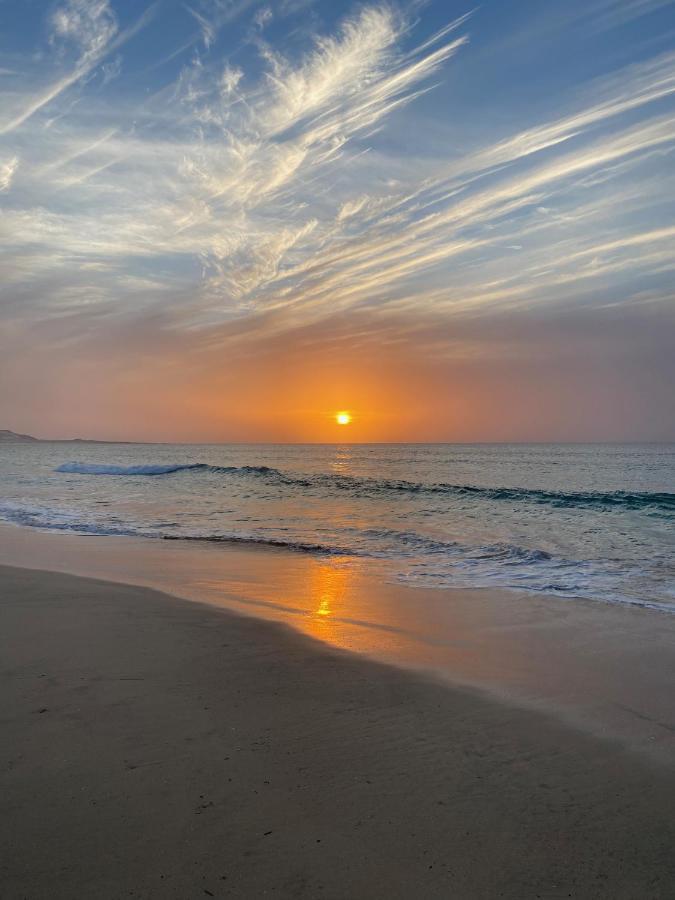 Nº 25 Alfredo Marchetti On The Beach,praia De Chaves Bv